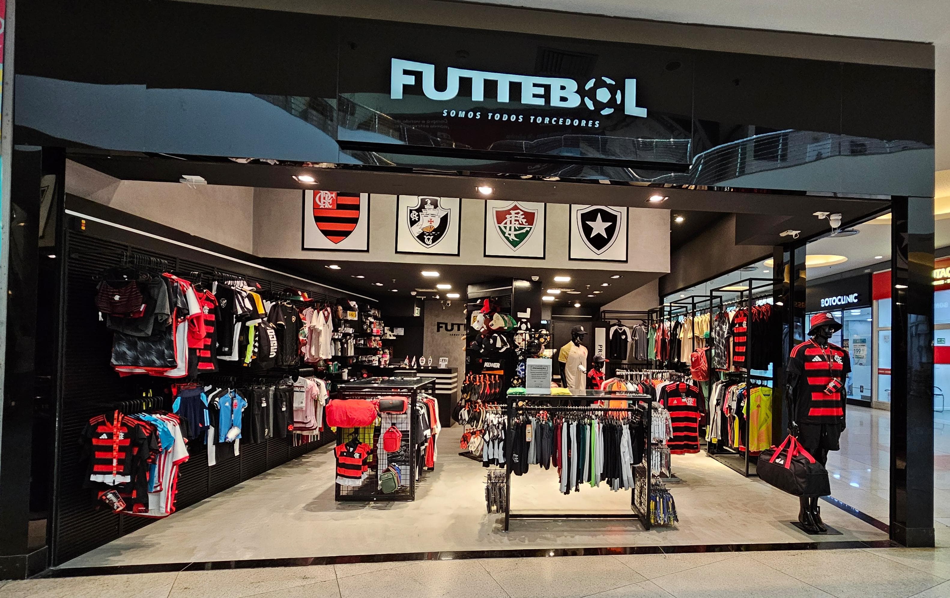 Interior da loja FUTTEBOL Barra da Tijuca