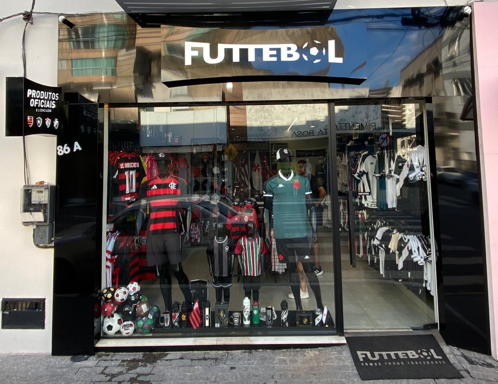 Vitrine da loja FUTTEBOL Rio Bonito