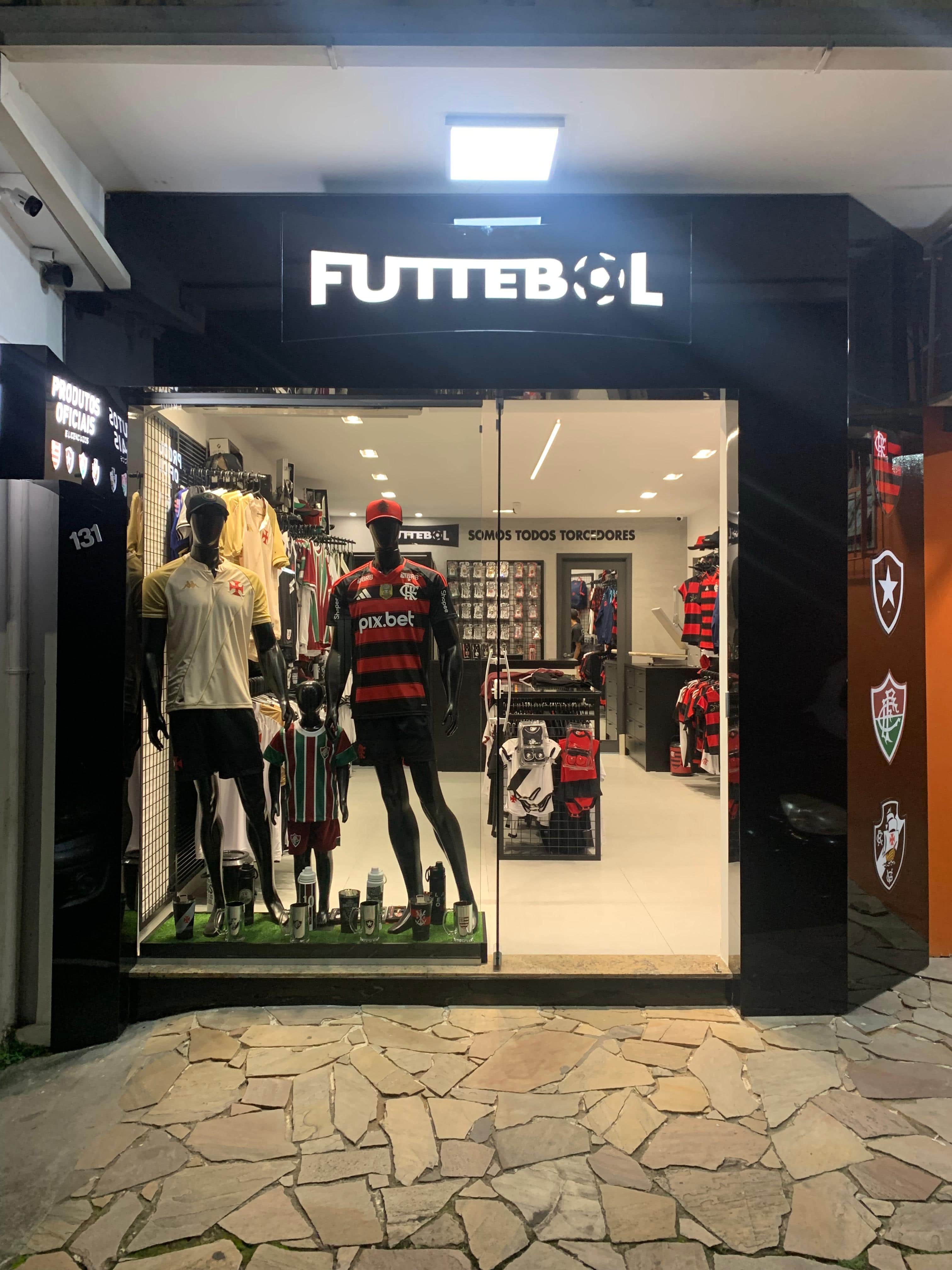 Interior da loja FUTTEBOL Barra da Tijuca